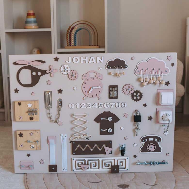 Busy board bērniem - rozā un brūns