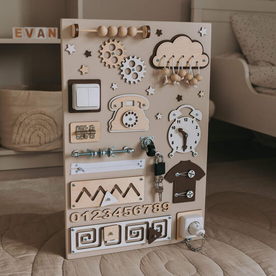 Vertikals aktivitāšu dēlis 60x40 cm brūnais