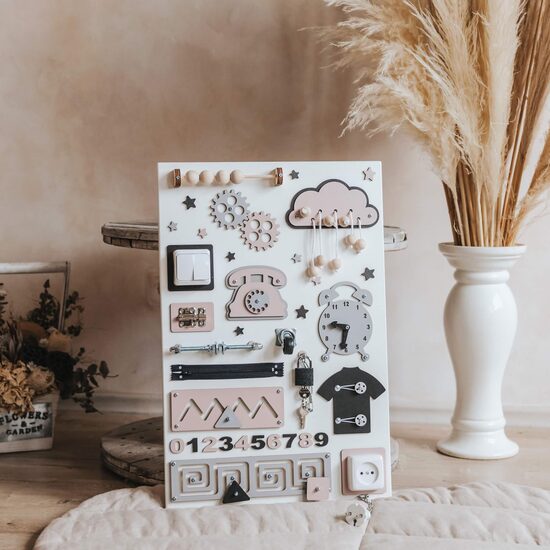 Busy board- vertikāls 60x40 cm Melns/rozā